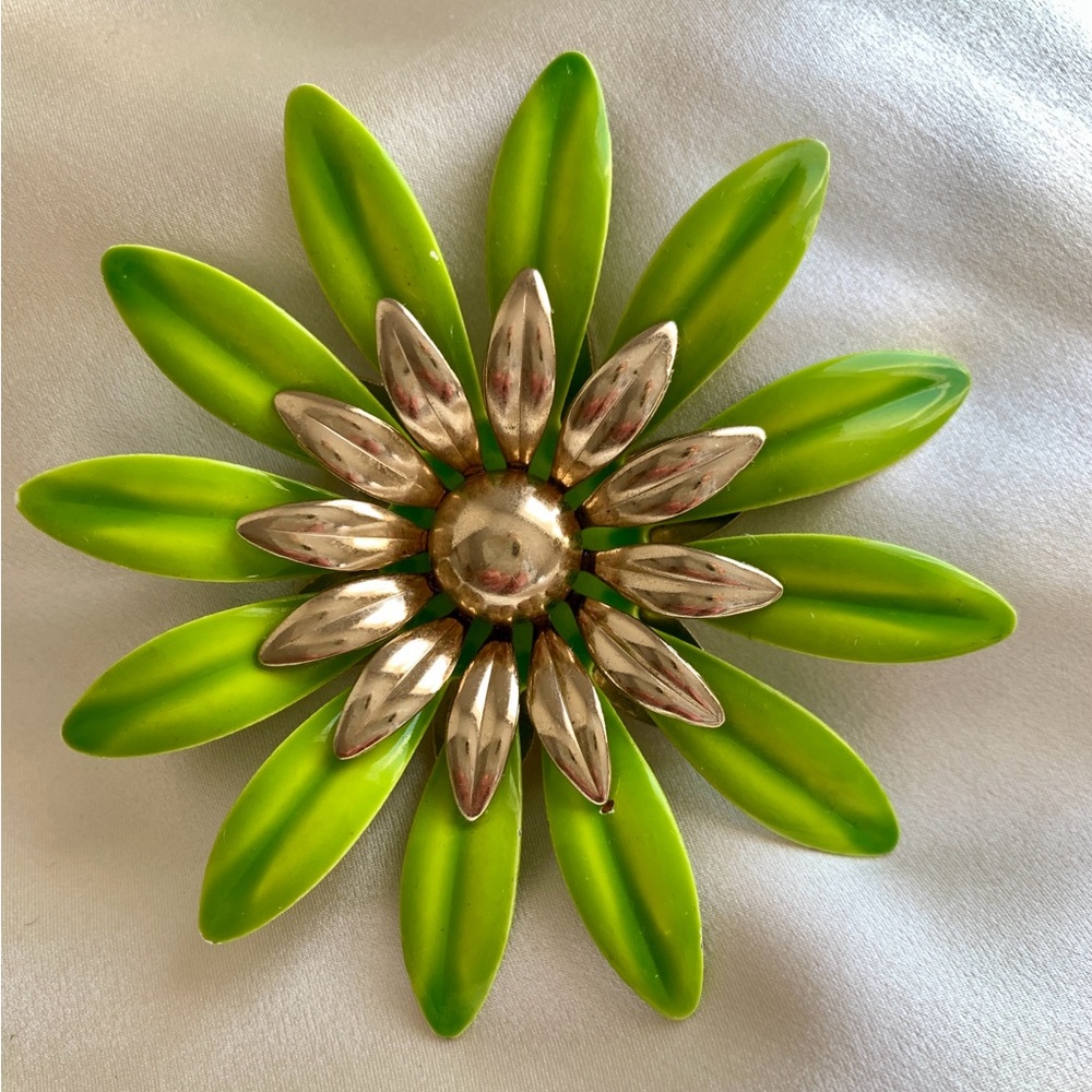 Vintage Sarah Coventry Enamel Flower Brooch